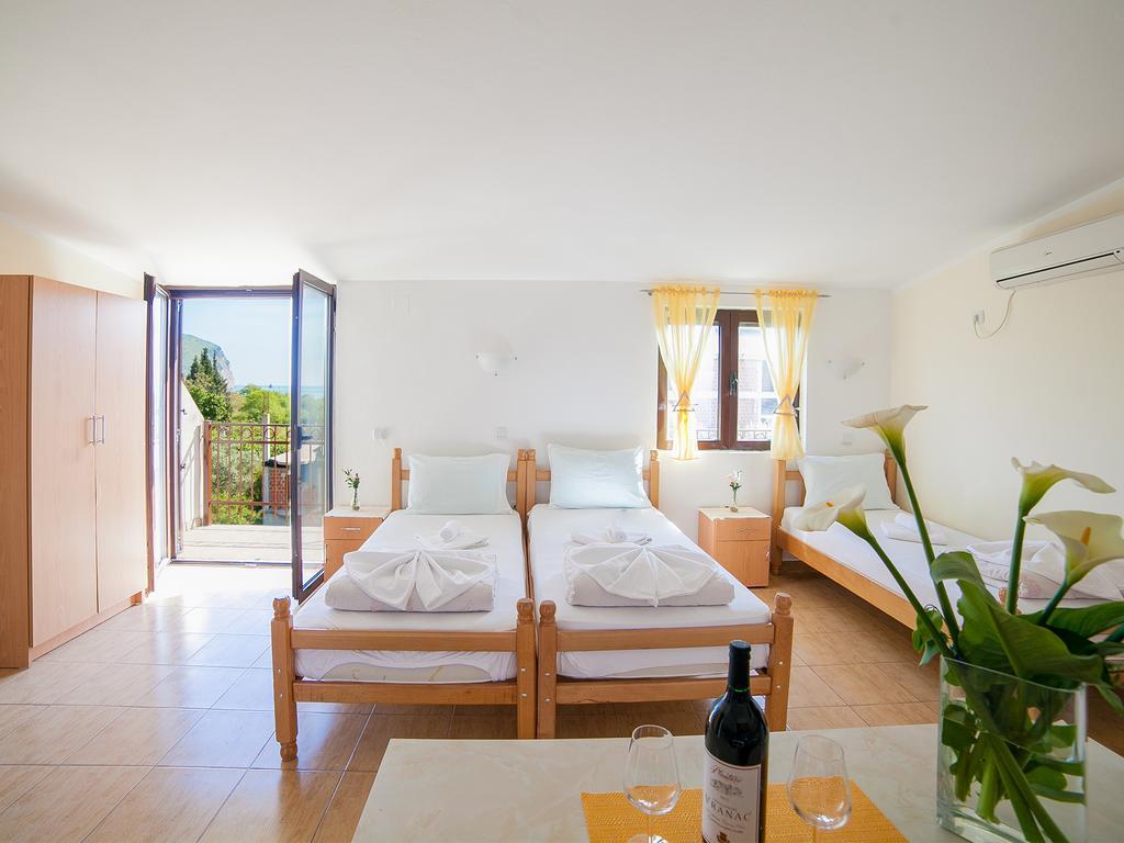 Apartments Viktorija Petrovac Quarto foto