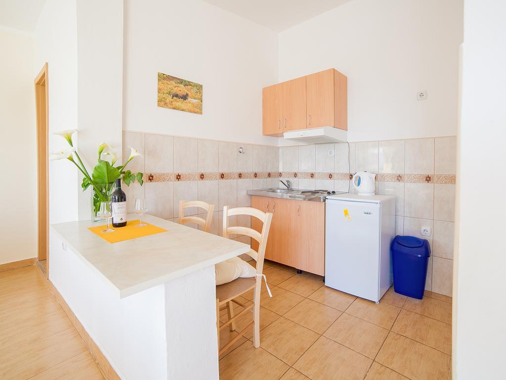 Apartments Viktorija Petrovac Quarto foto