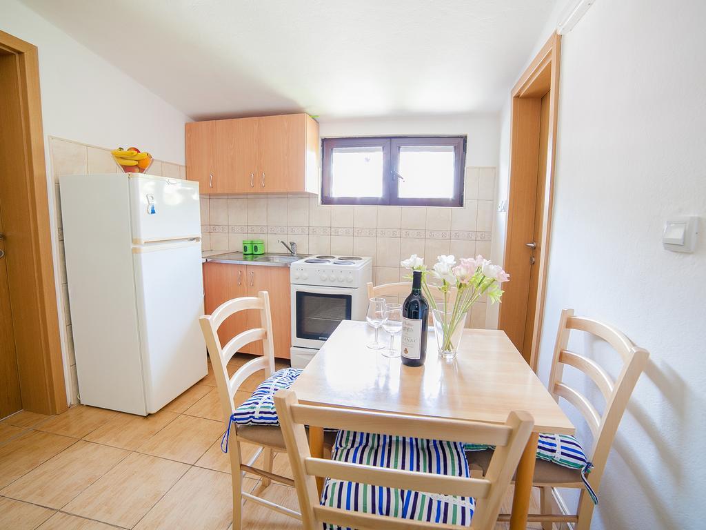 Apartments Viktorija Petrovac Quarto foto