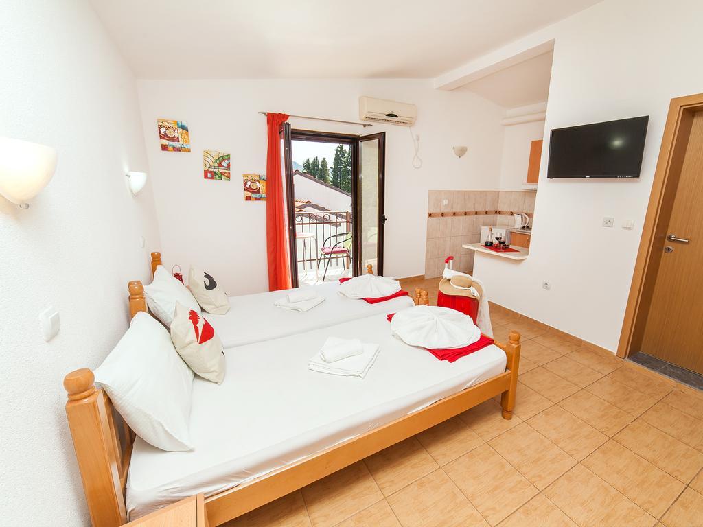 Apartments Viktorija Petrovac Quarto foto